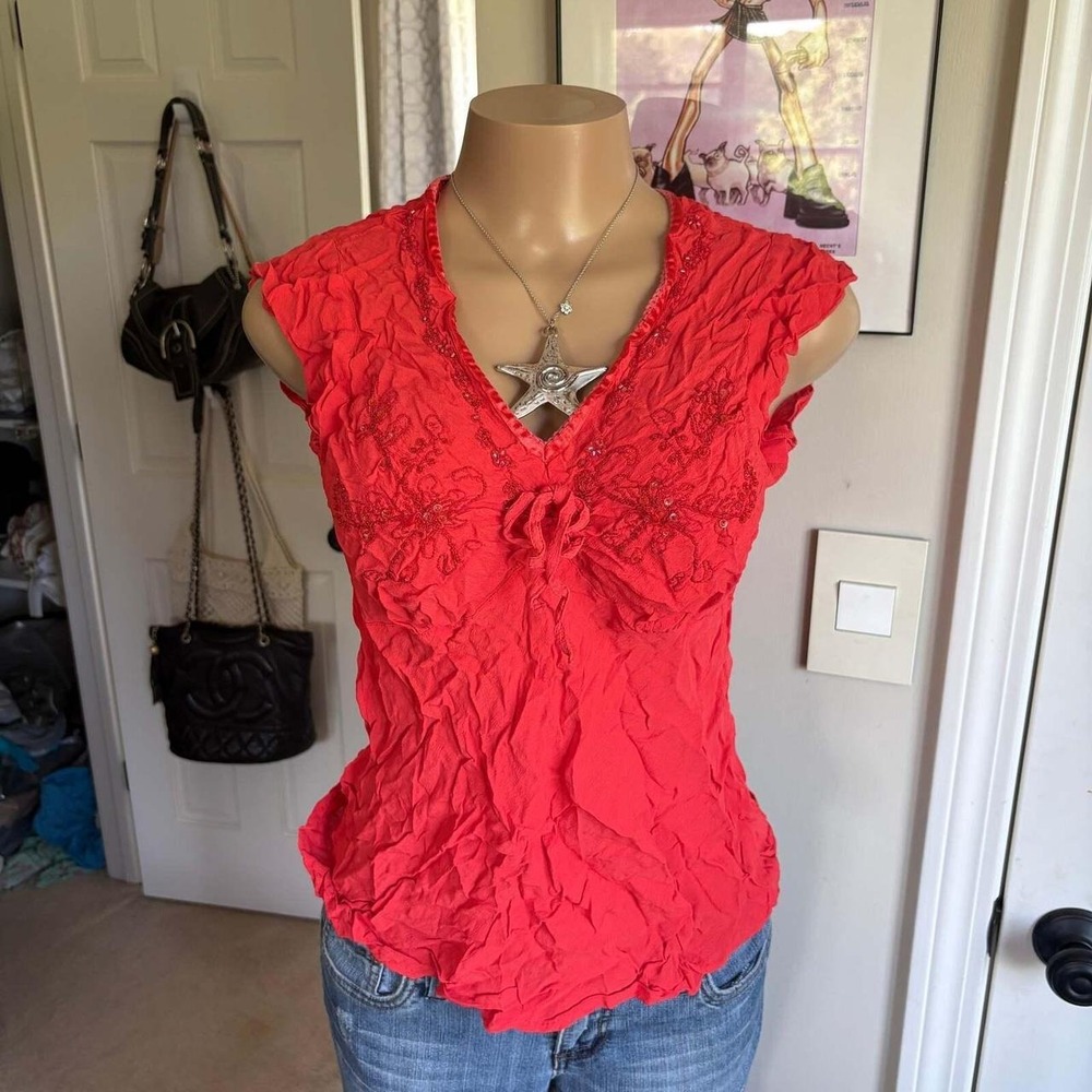 y2k 2000s faded glory red beaded floral short sleeve (size S)